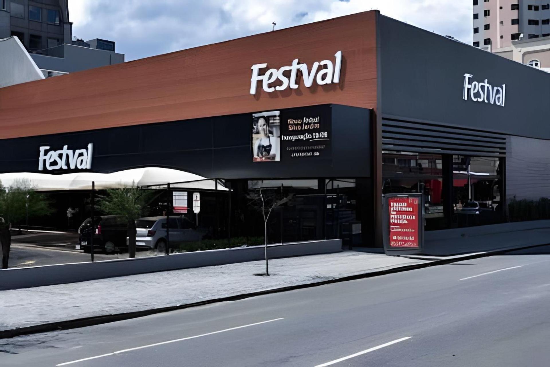Predio Em Frente Ao Shopping Estacao Curitiba