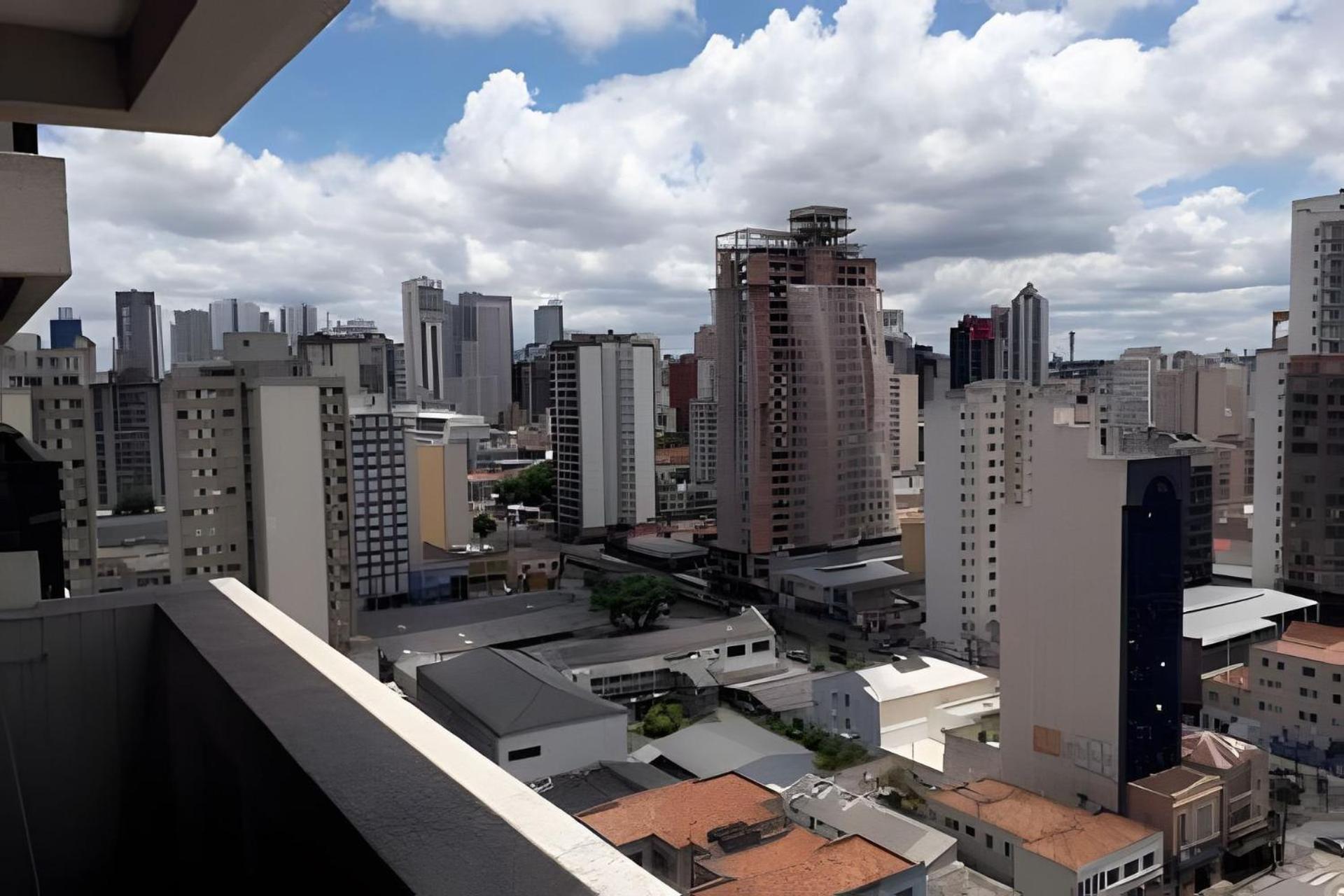 Predio Em Frente Ao Shopping Estacao Curitiba