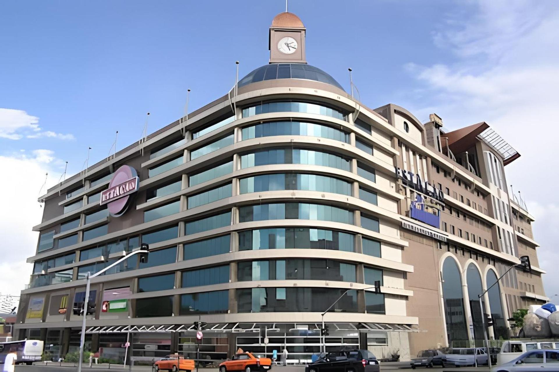 Predio Em Frente Ao Shopping Estacao Curitiba