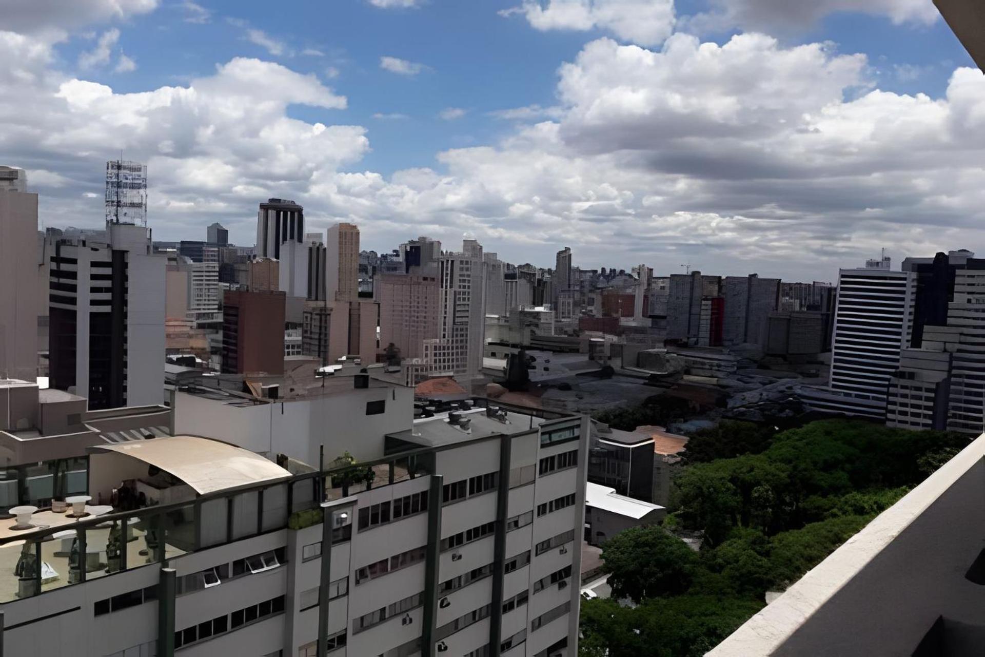 Predio Em Frente Ao Shopping Estacao *