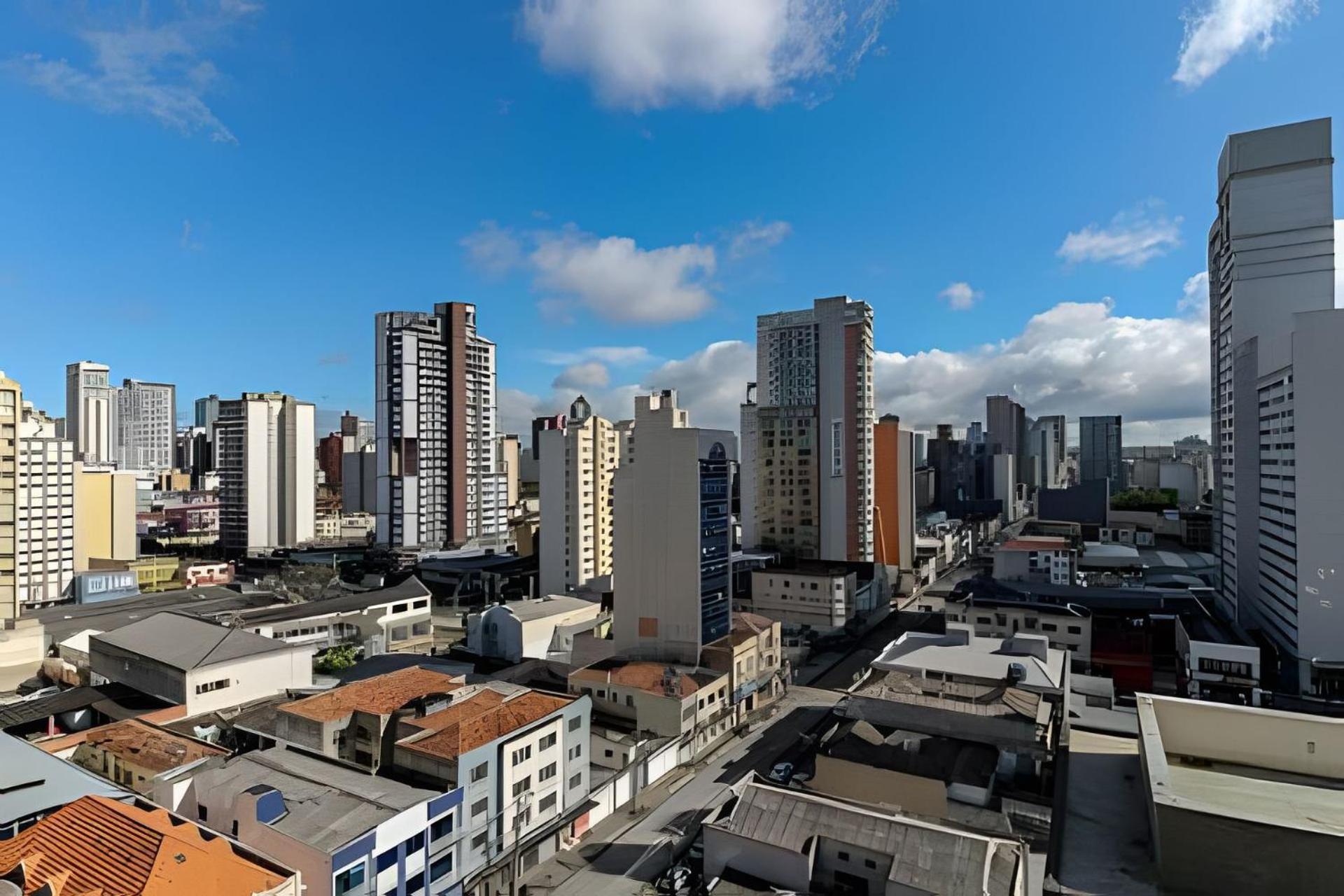 Predio Em Frente Ao Shopping Estacao Curitiba