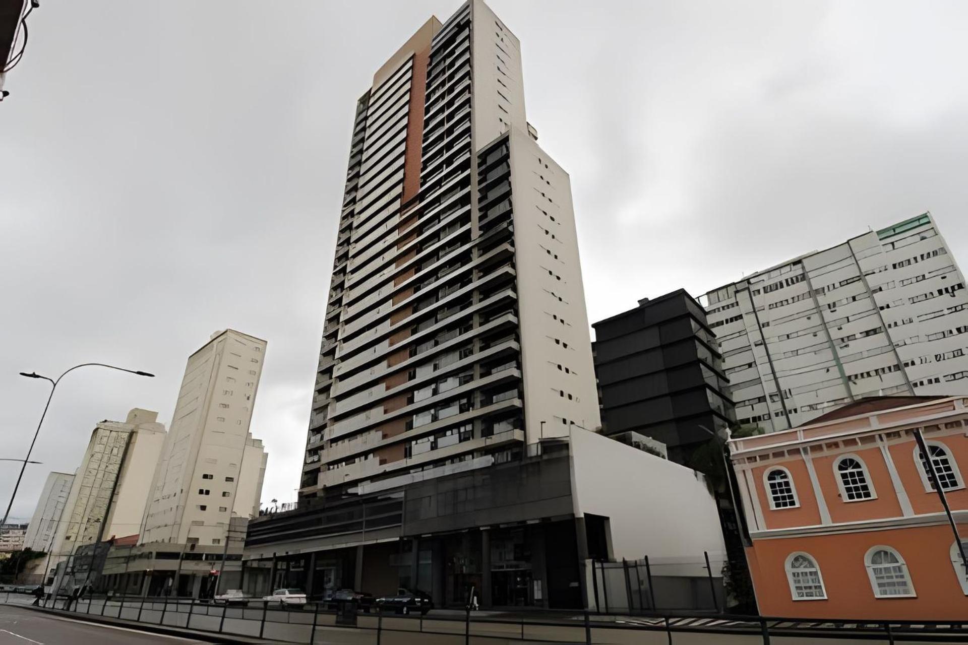 Predio Em Frente Ao Shopping Estacao * Curitiba