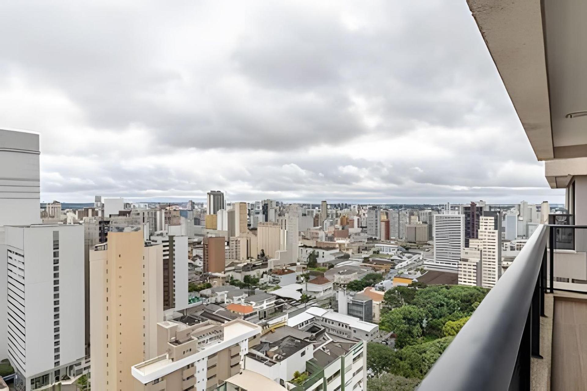Predio Em Frente Ao Shopping Estacao * Curitiba