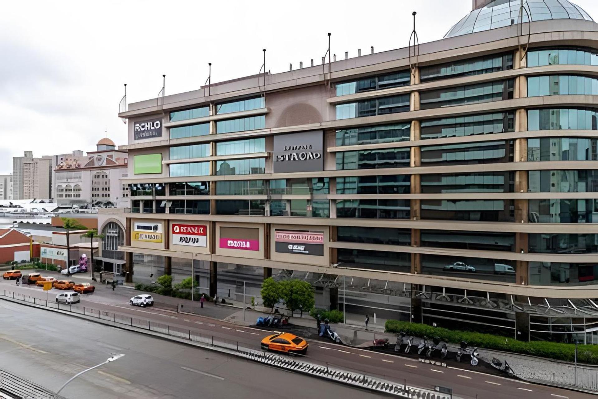 Predio Em Frente Ao Shopping Estacao 公寓 *