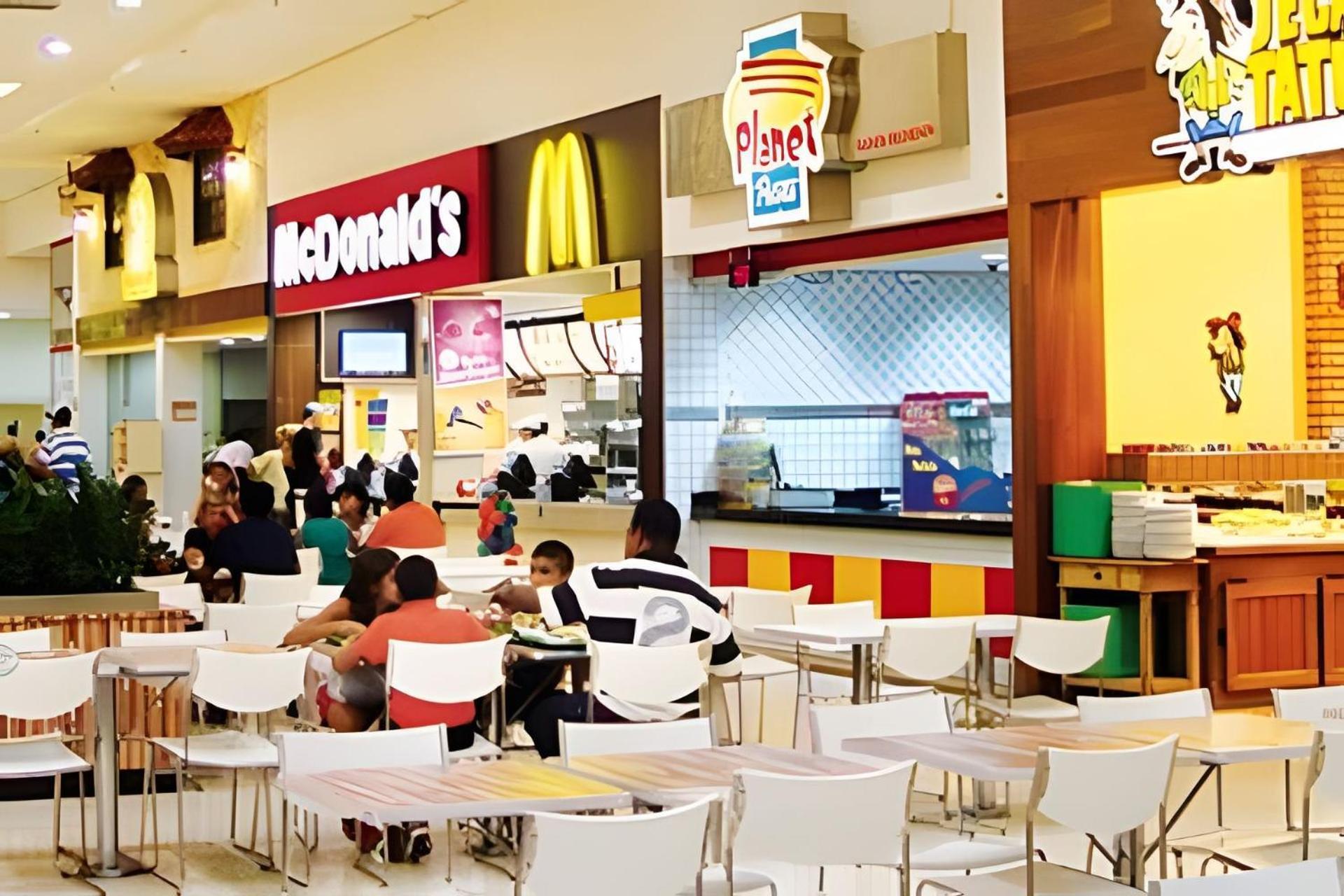 Predio Em Frente Ao Shopping Estacao Curitiba